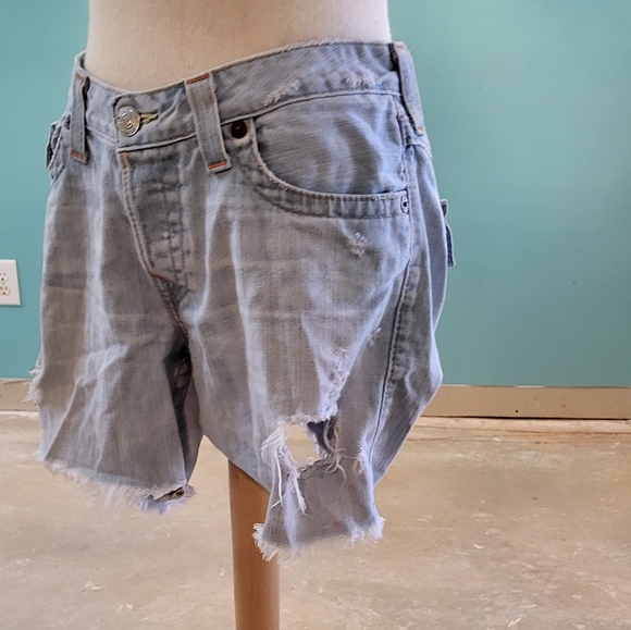 Sexy True Religion Cut-off Denim Shorts - Picture 4 of 5